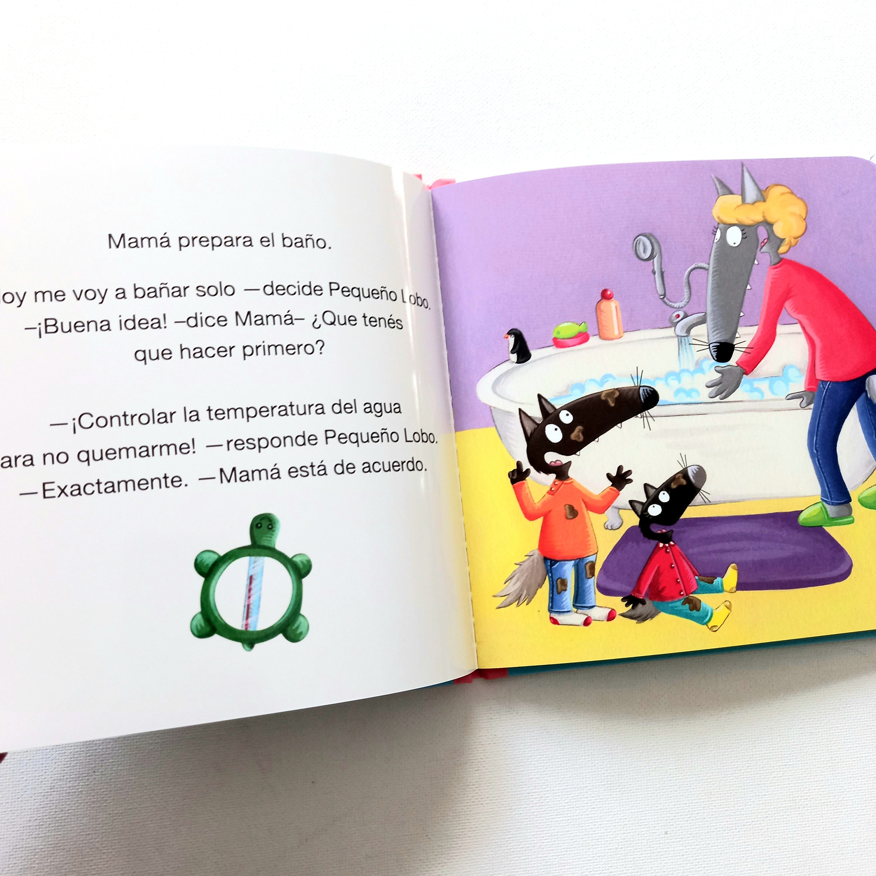 Pequeño lobo se baña solo