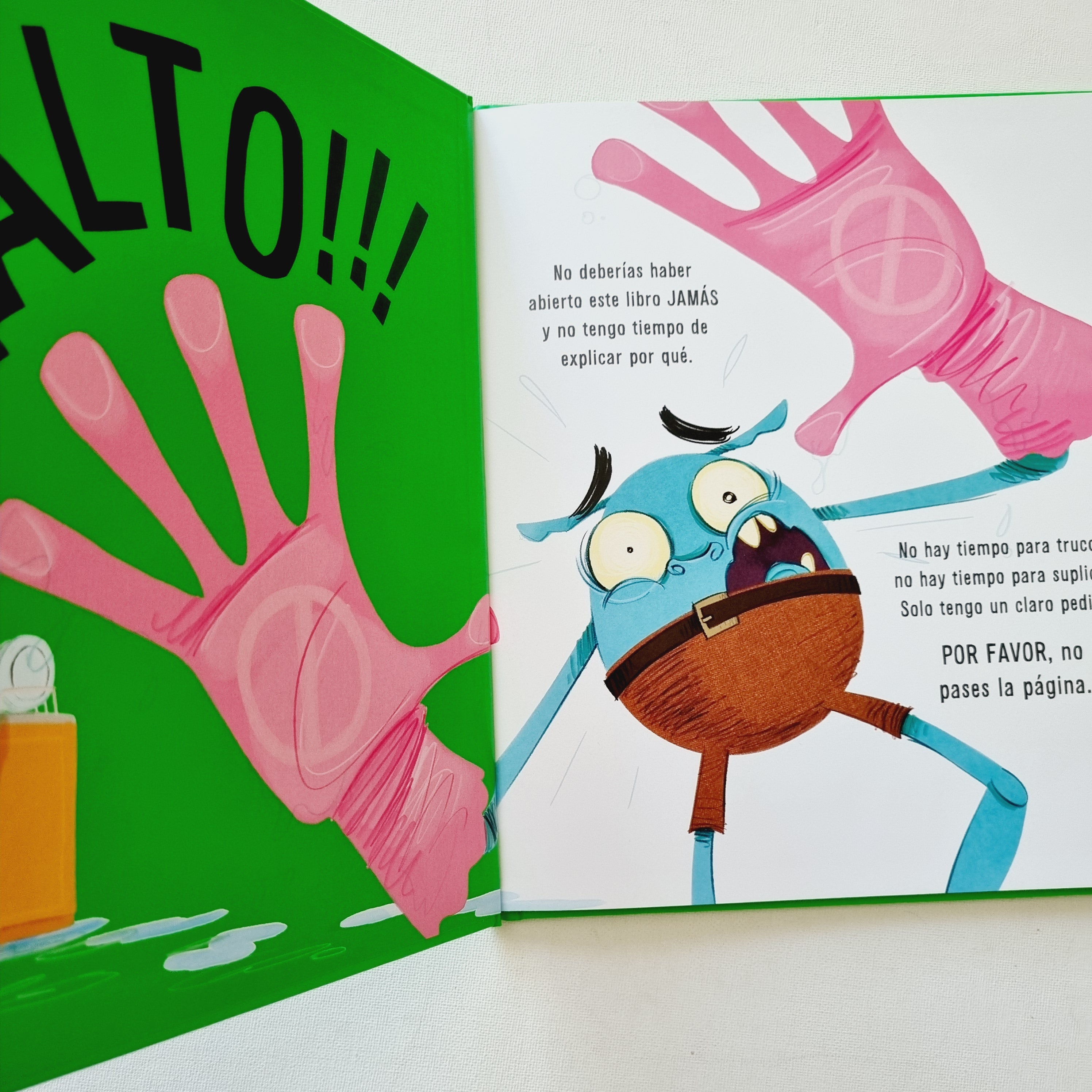 Por favor no abrir este libro jamás