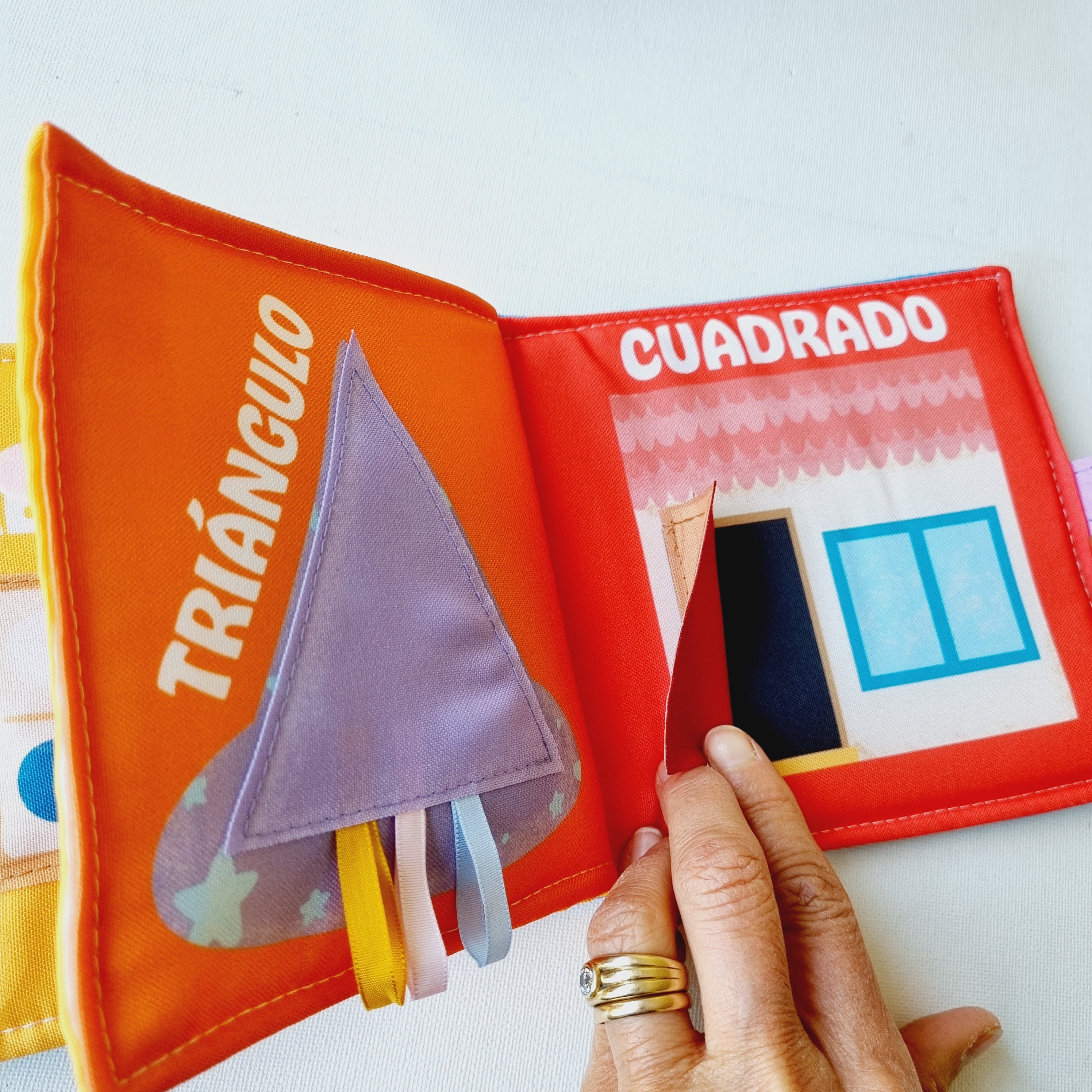 A descubrir las formas - Mini libro de tela sensorial