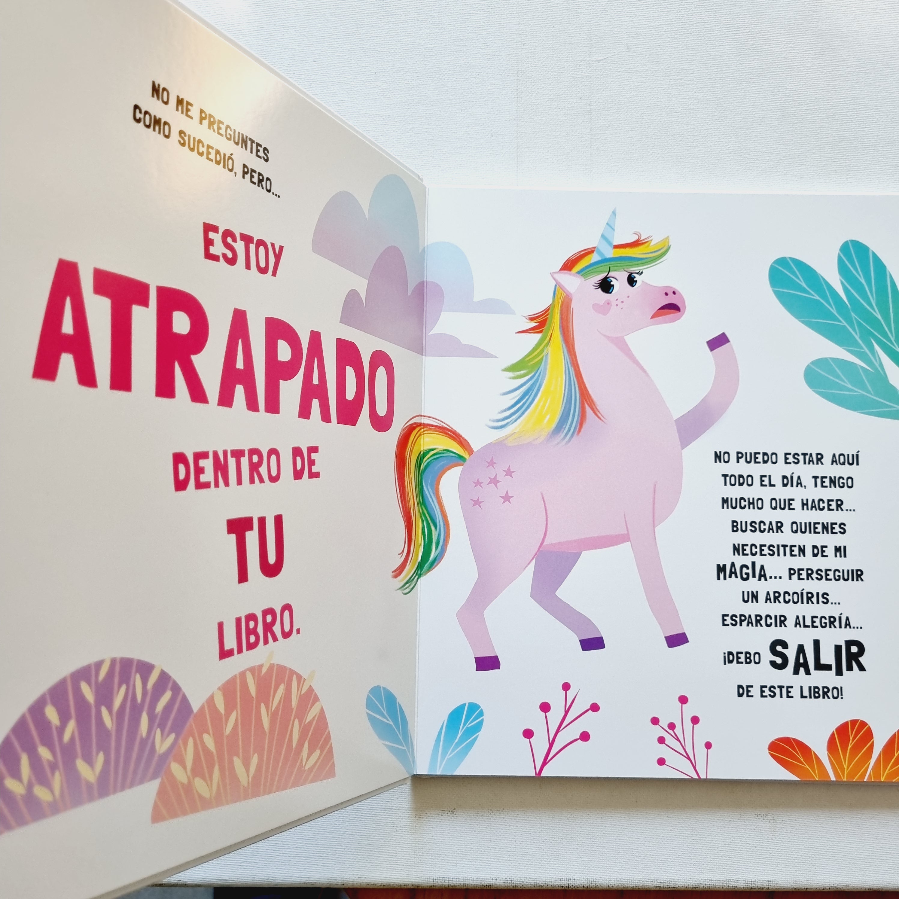 Hay un unicornio atrapado en mi libro!