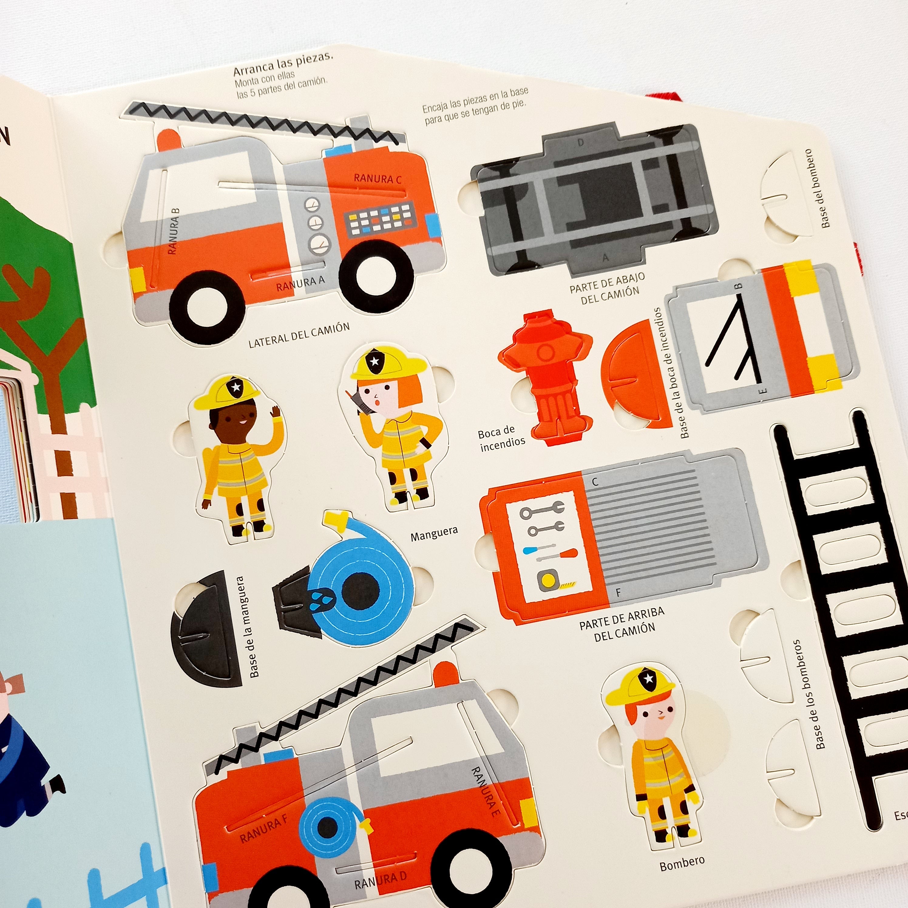 En el parque de bomberos. Libro carrusel