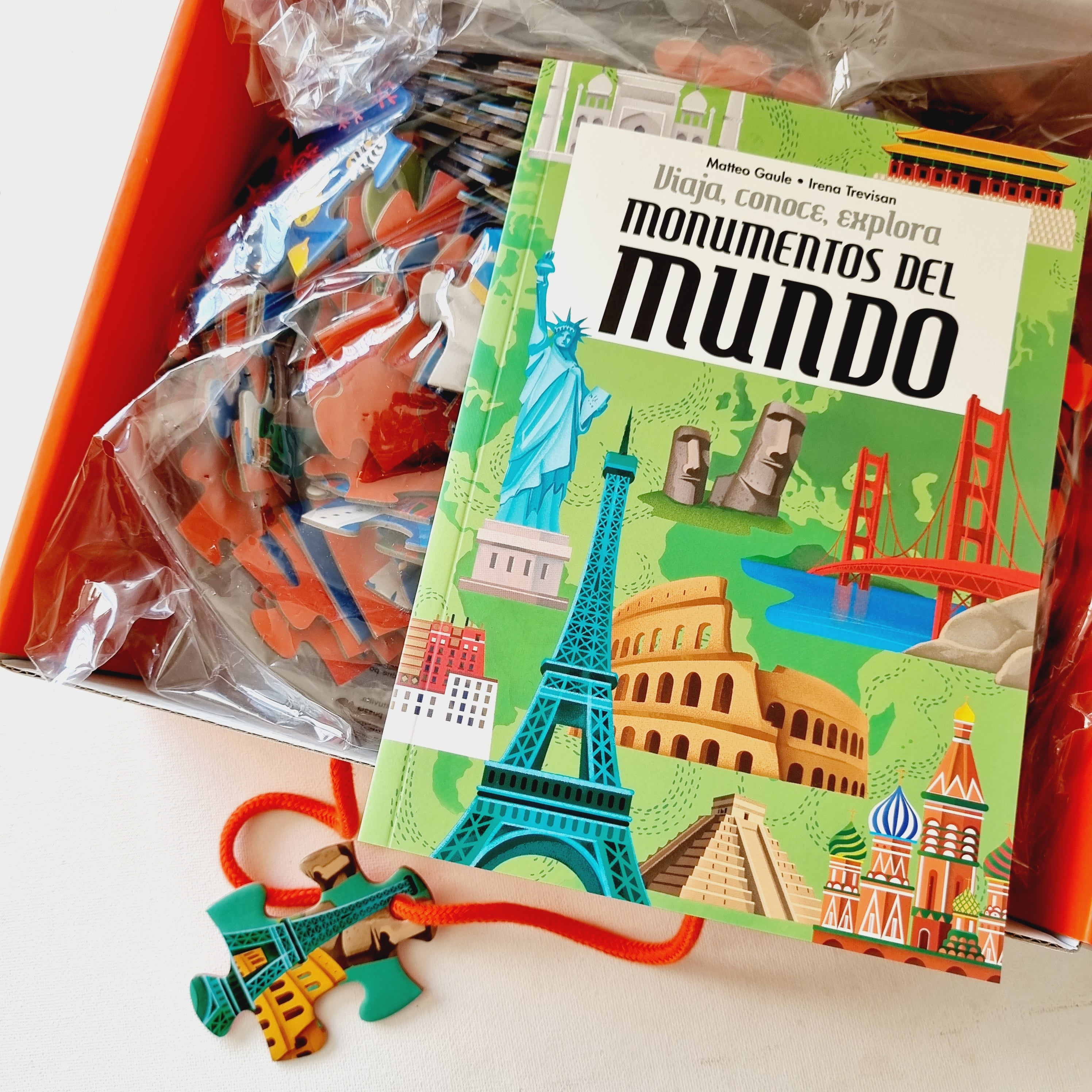 Monumentos del mundo. Viaja, conoce y explora.  Rompecabeza + libro