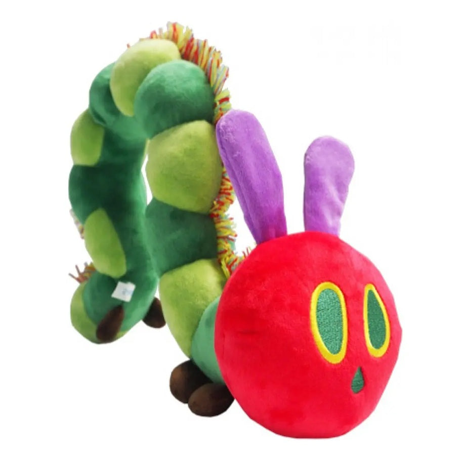Peluche de La oruga glotona + libro de actividades en su entorno natural.