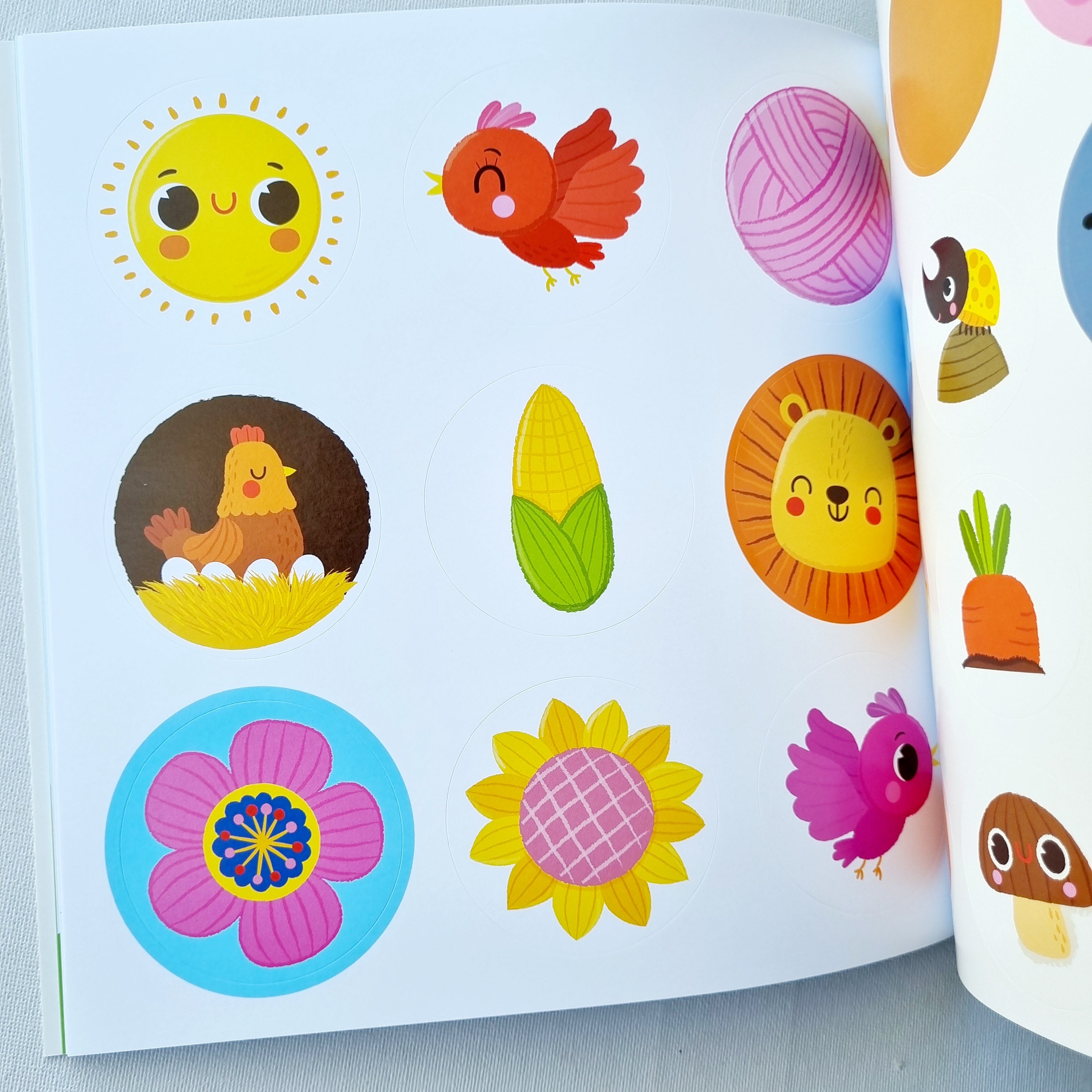 Pego y me divierto con mis stickers 3D: La granja