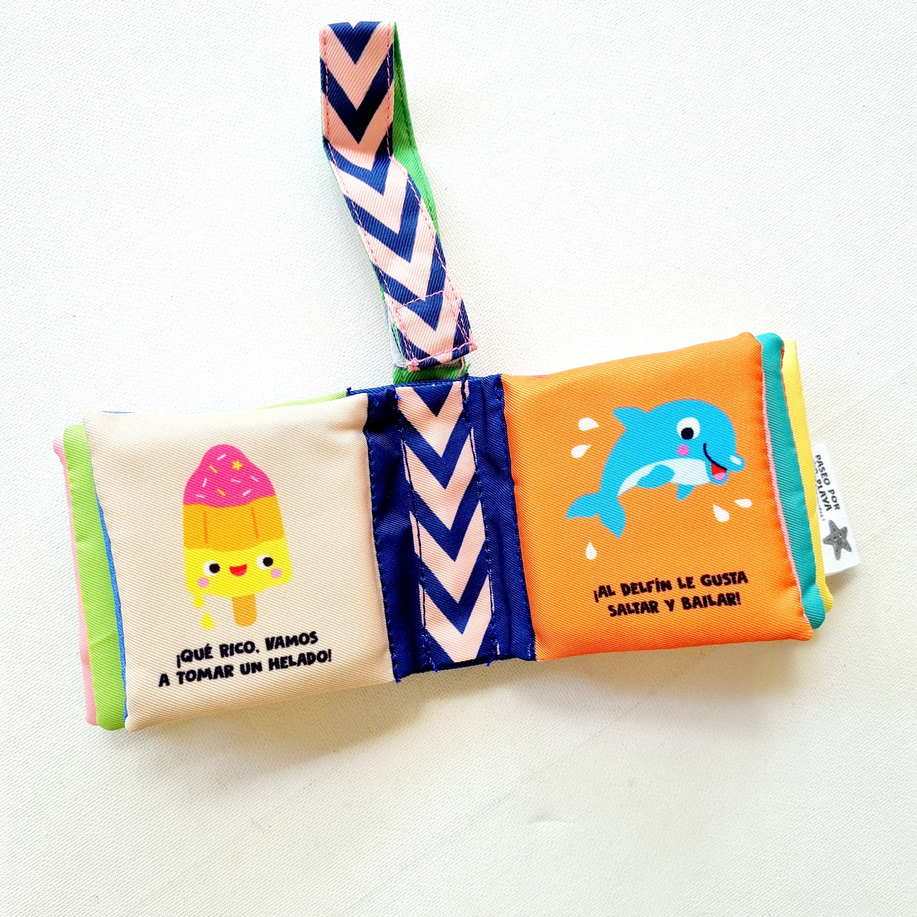 Paseo por la playa. Libro de tela