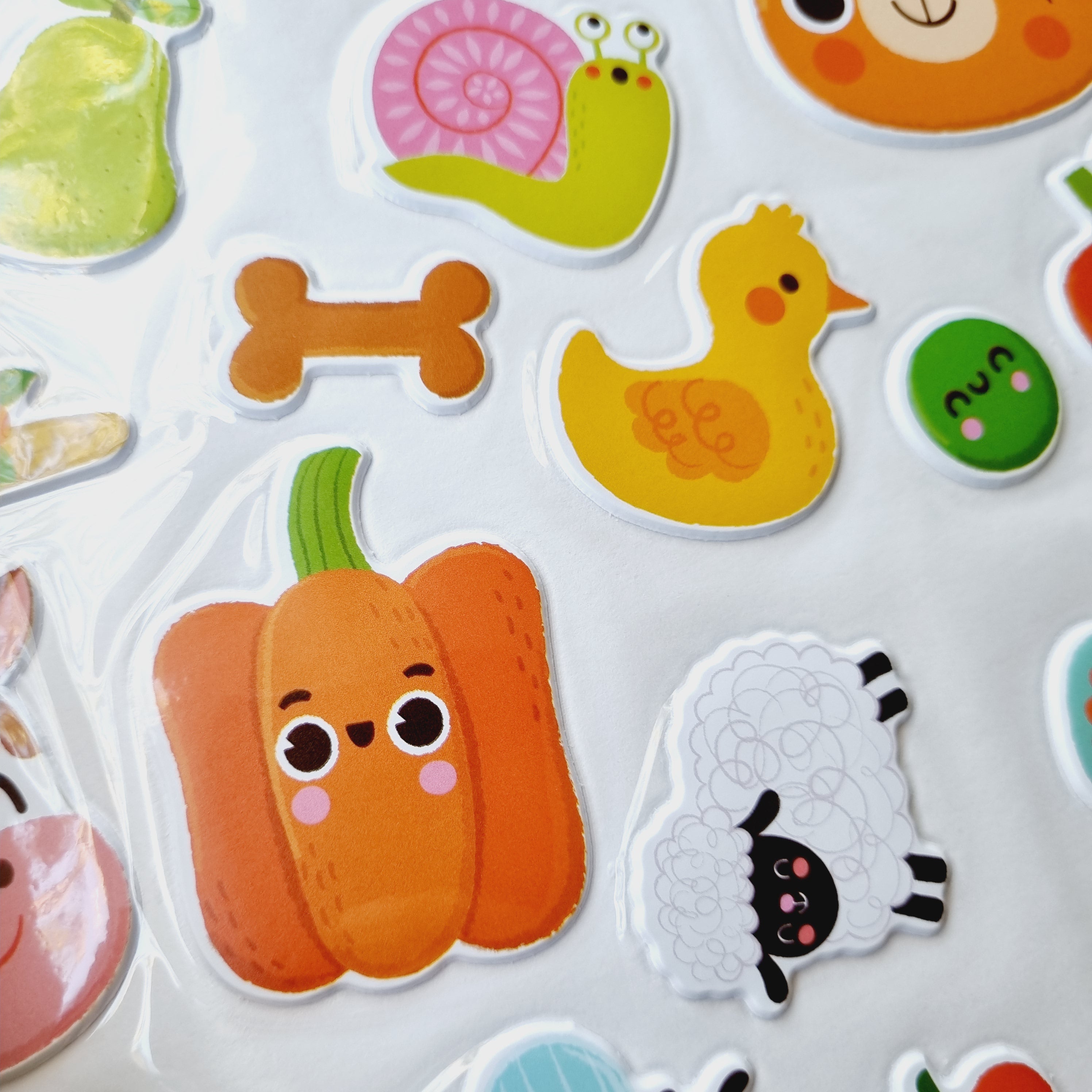 Pego y me divierto con mis stickers 3D: La granja