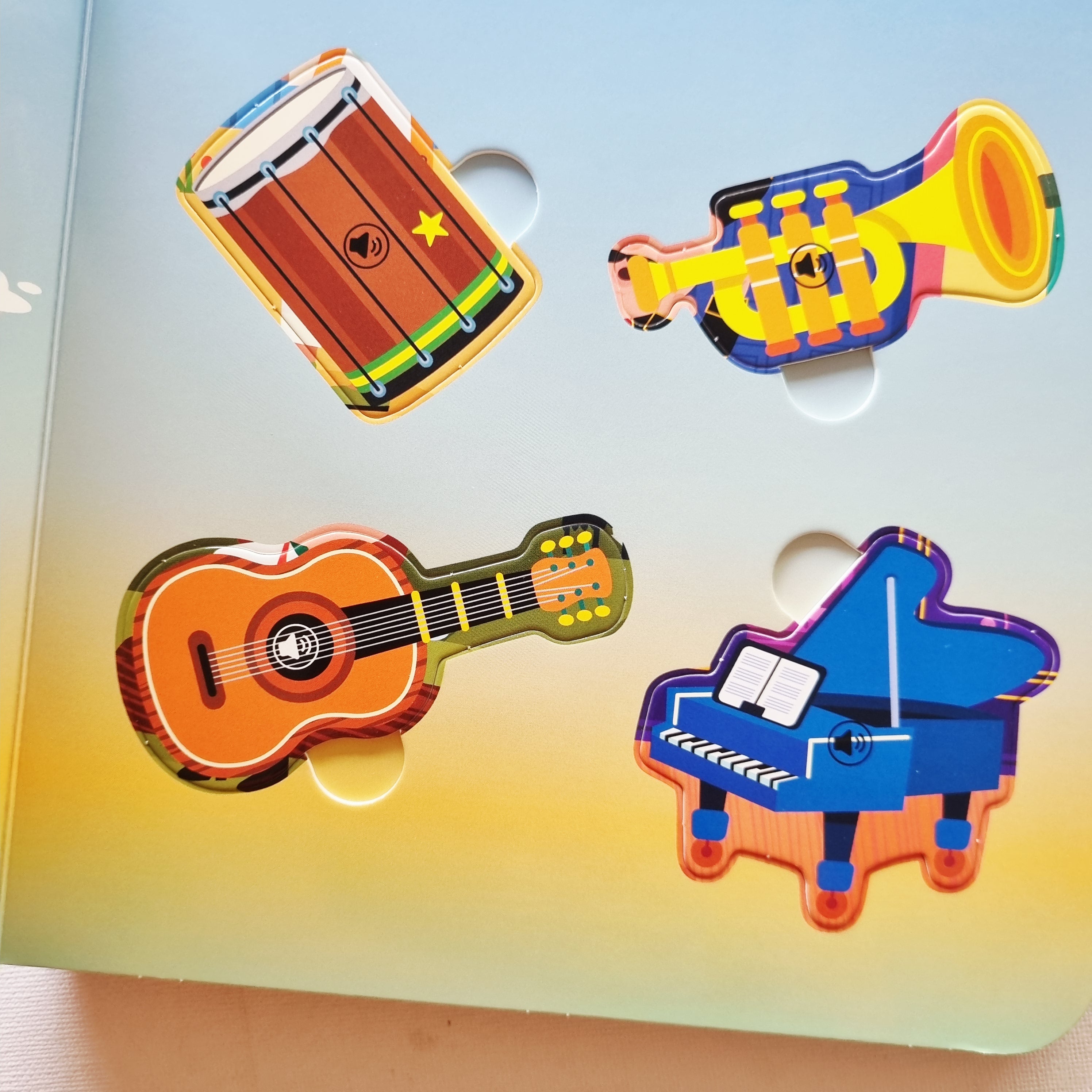 Los instrumentos. Encastra y escucha