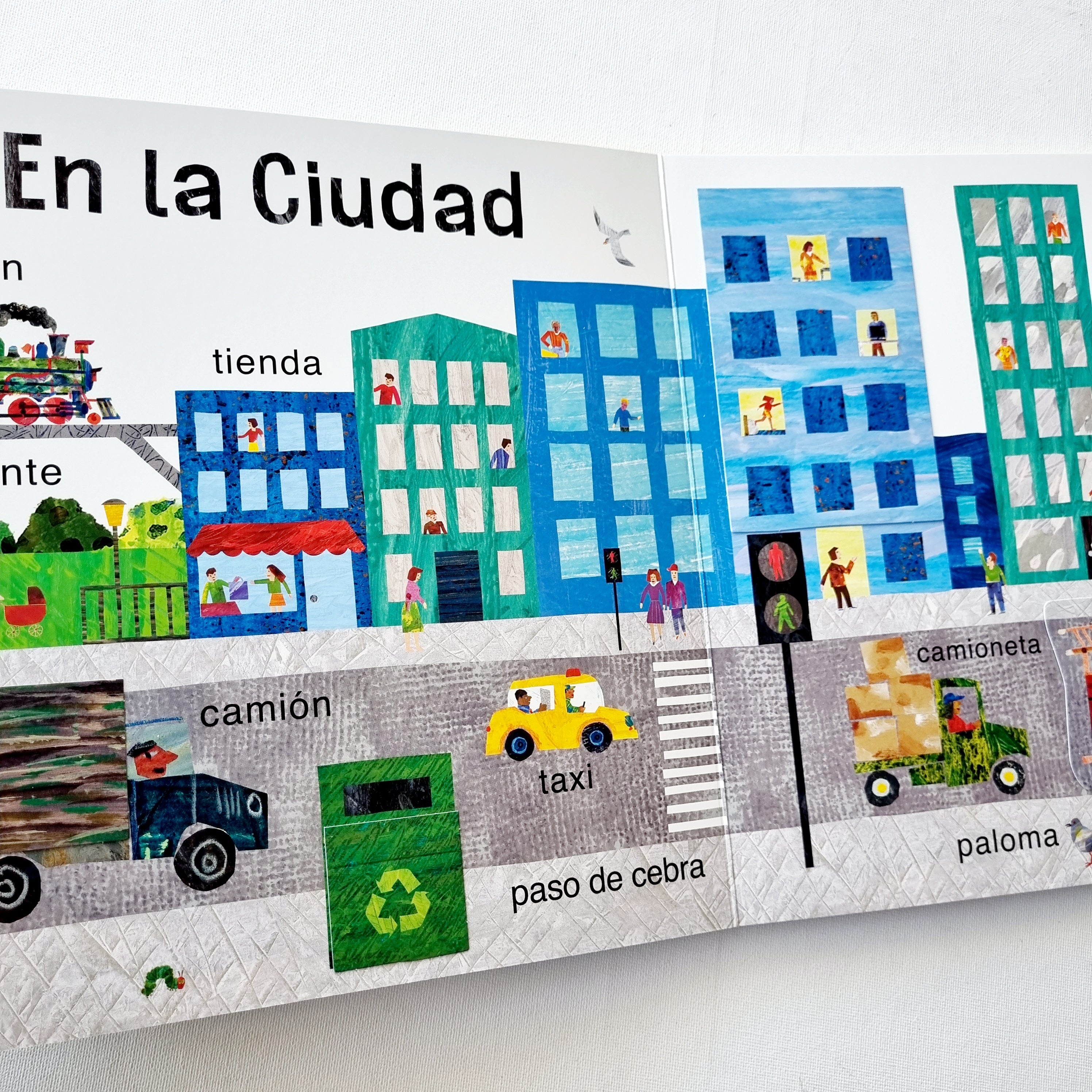 Tus 100 primeras palabras. La pequeña oruga glotona