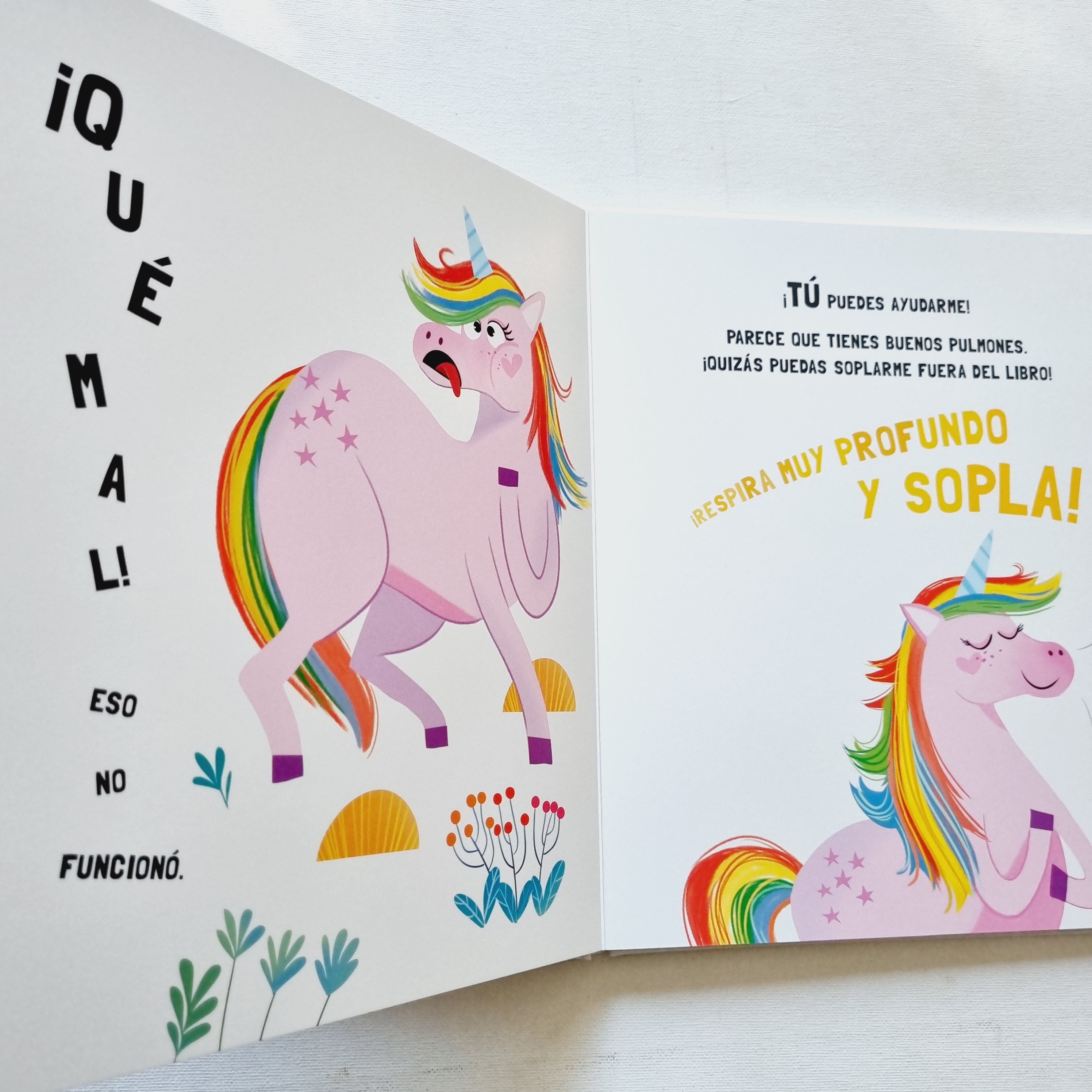 Hay un unicornio atrapado en mi libro!