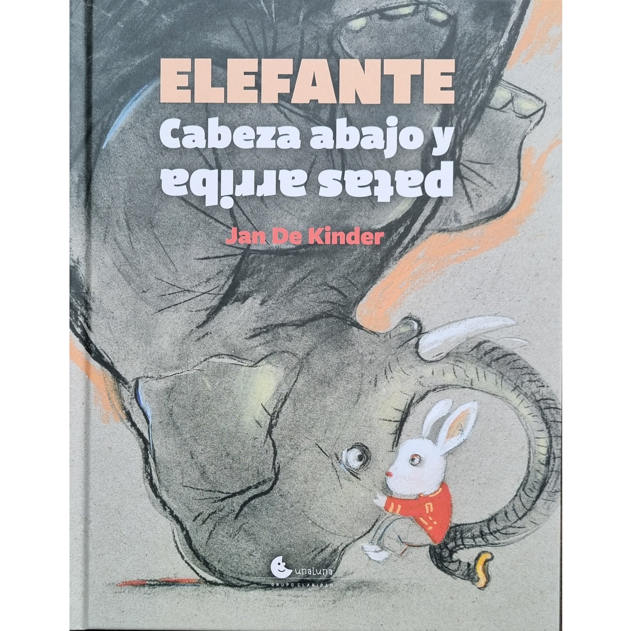 Elefante cabeza abajo y patas arriba