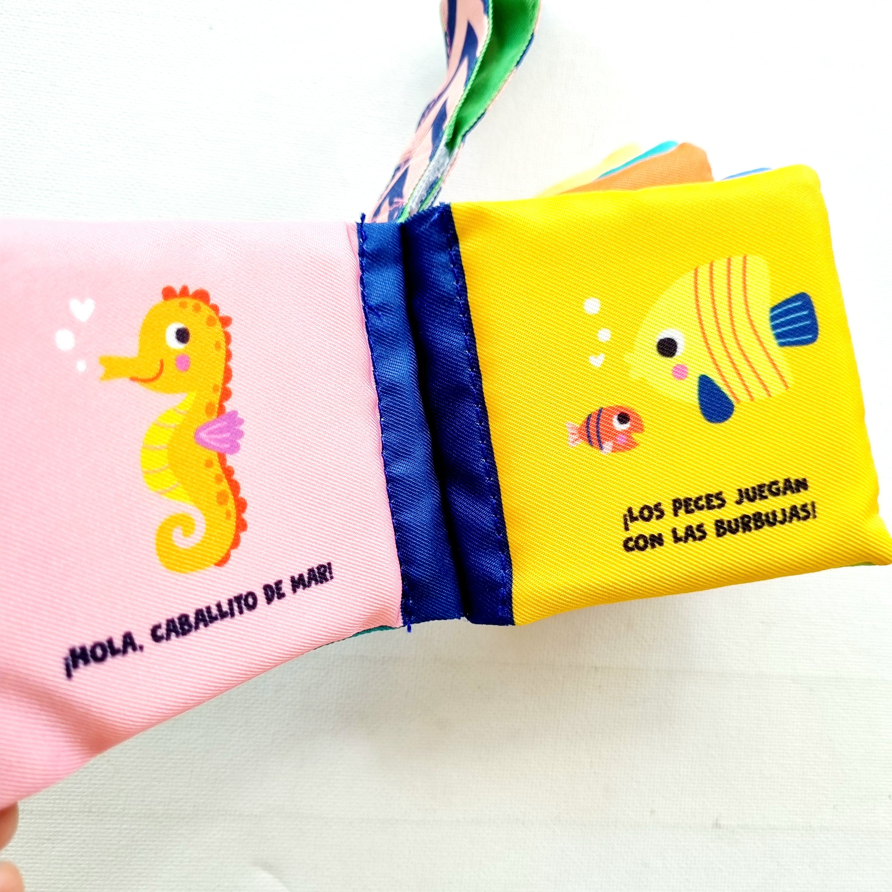 Paseo por la playa. Libro de tela